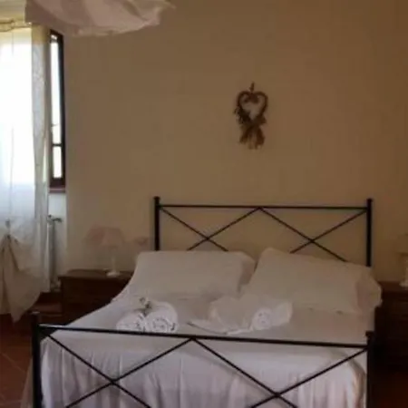 בית נופש Poloturisticoumbria Antico Casale 700 *