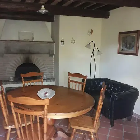 בית נופש Poloturisticoumbria Antico Casale 700 *